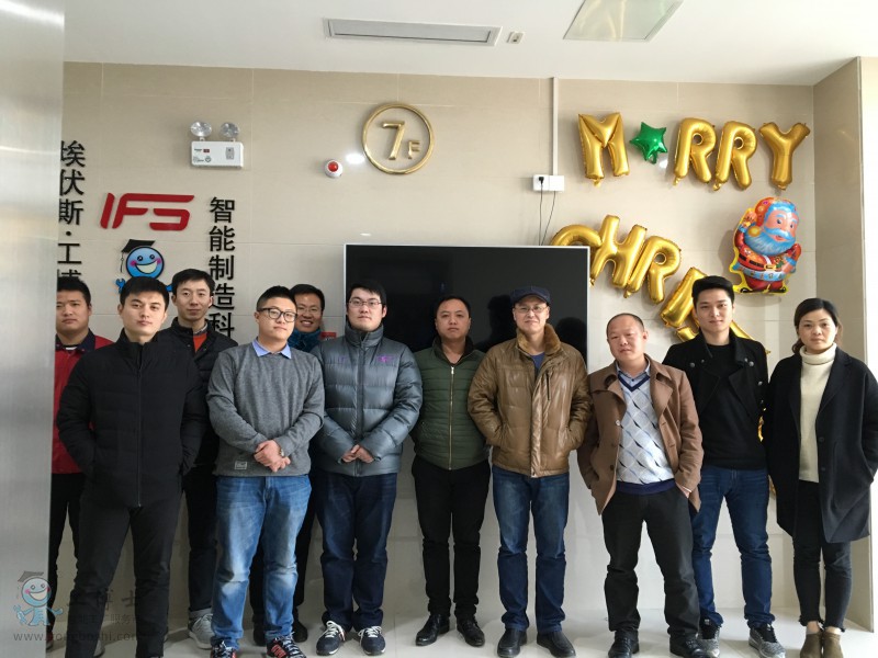 工博士庫(kù)卡機(jī)器人培訓(xùn)學(xué)員合影