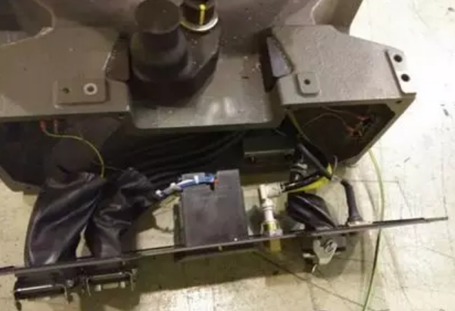 發(fā)那科R-2000i系列機器人本體電纜的拆卸步驟3