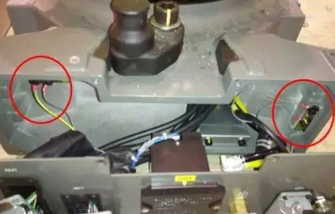 發(fā)那科R-2000i系列機器人本體電纜的拆卸步驟10