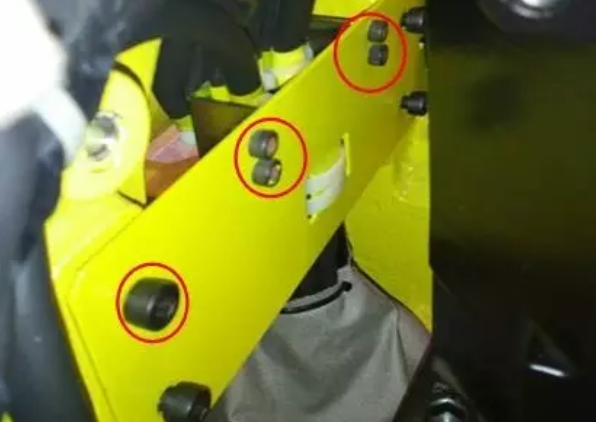發(fā)那科R-2000i系列機器人本體電纜的拆卸步驟12