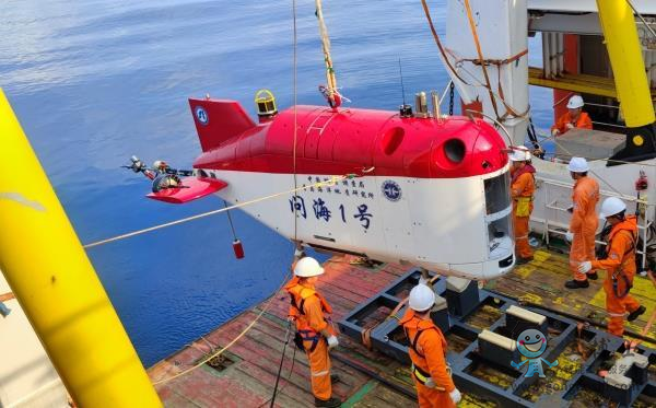 問(wèn)海1號(hào)水下機(jī)器人